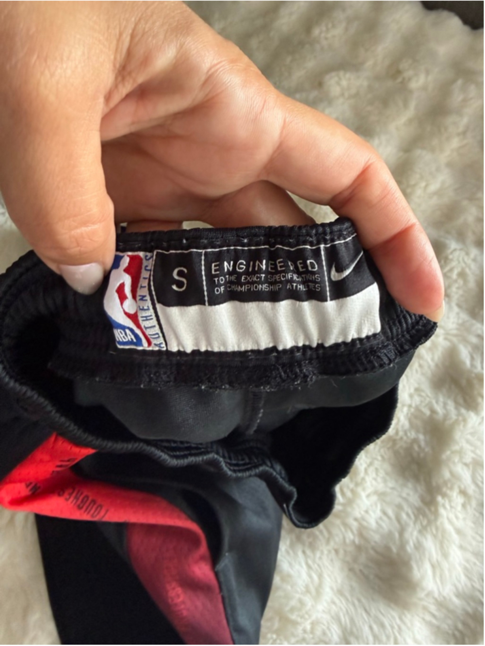 Preowned , Nike Miami Heat City Edition Swingman Shorts, boys youth Small - Picture 4 of 4
